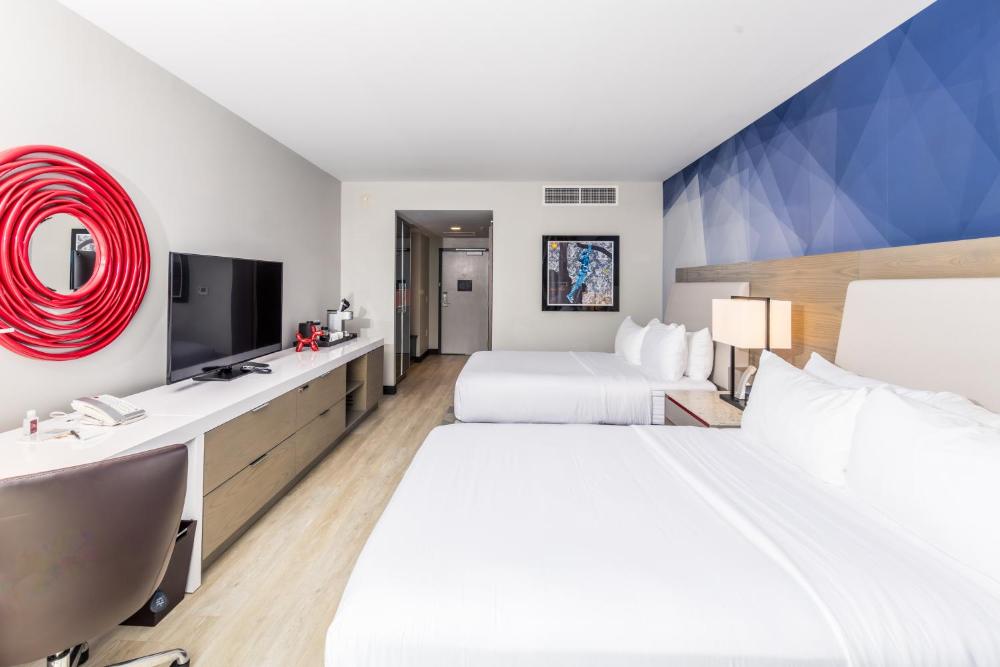 Queen Room with City View interior